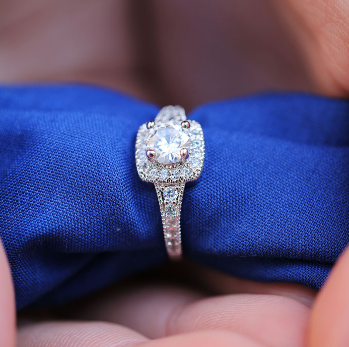 Cross-border e-commerce new accessories Classic four-claw round zircon engagement ring Fashion ladies trend hand jewelry