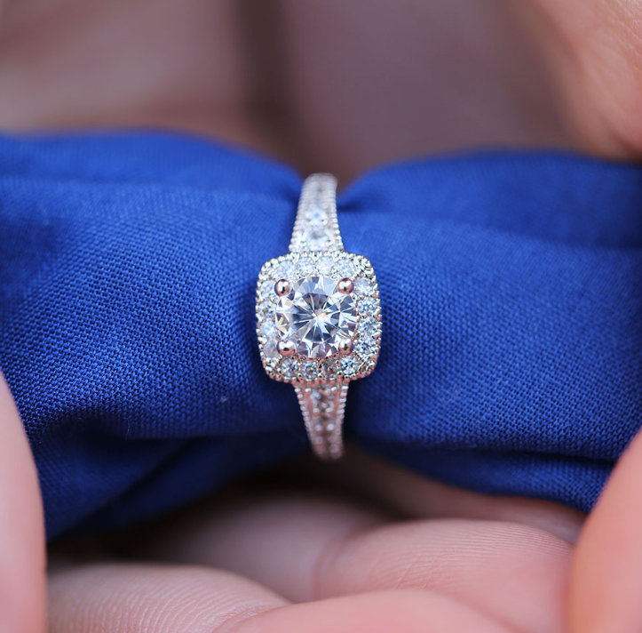 Cross-border e-commerce new accessories Classic four-claw round zircon engagement ring Fashion ladies trend hand jewelry