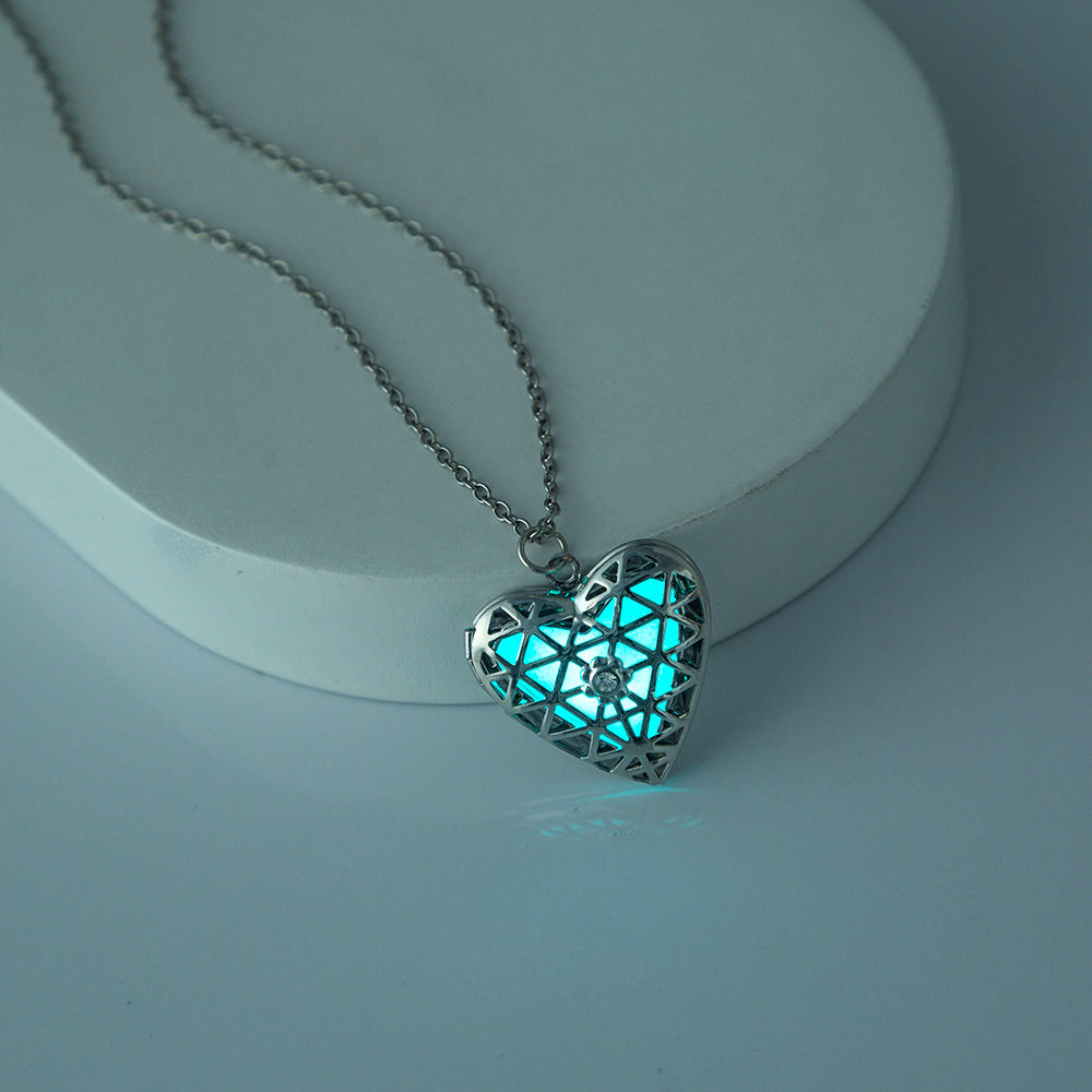 European And American Hollow Luminous Heart Necklace Pendant
