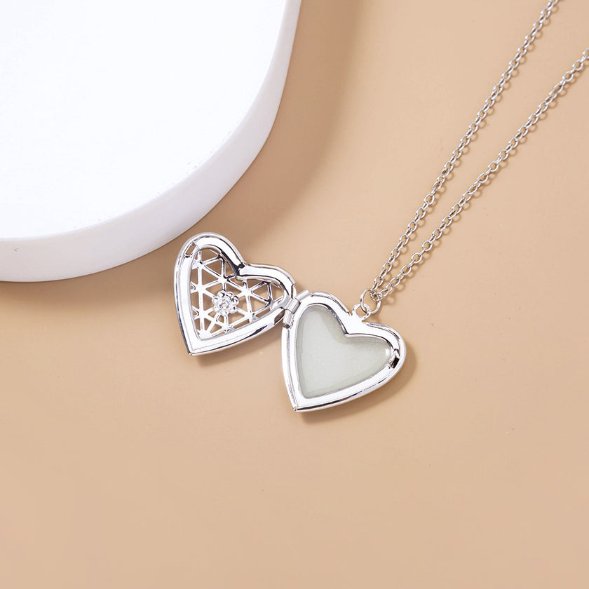 European And American Hollow Luminous Heart Necklace Pendant