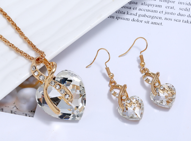 fashion banquet ornaments Two-piece set of peach heart crystal diamonds Big red heart-shaped earrings necklace set