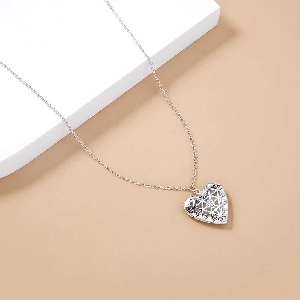 European And American Hollow Luminous Heart Necklace Pendant