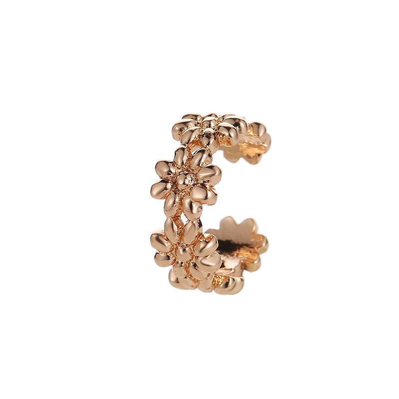 Small Daisy Flower Curved Ear Clip