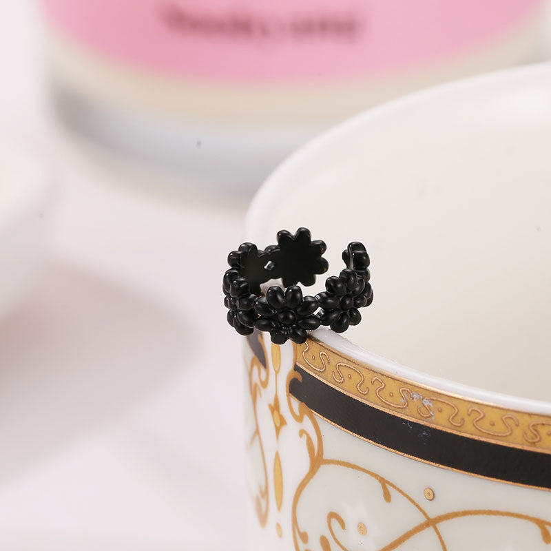 Small Daisy Flower Curved Ear Clip