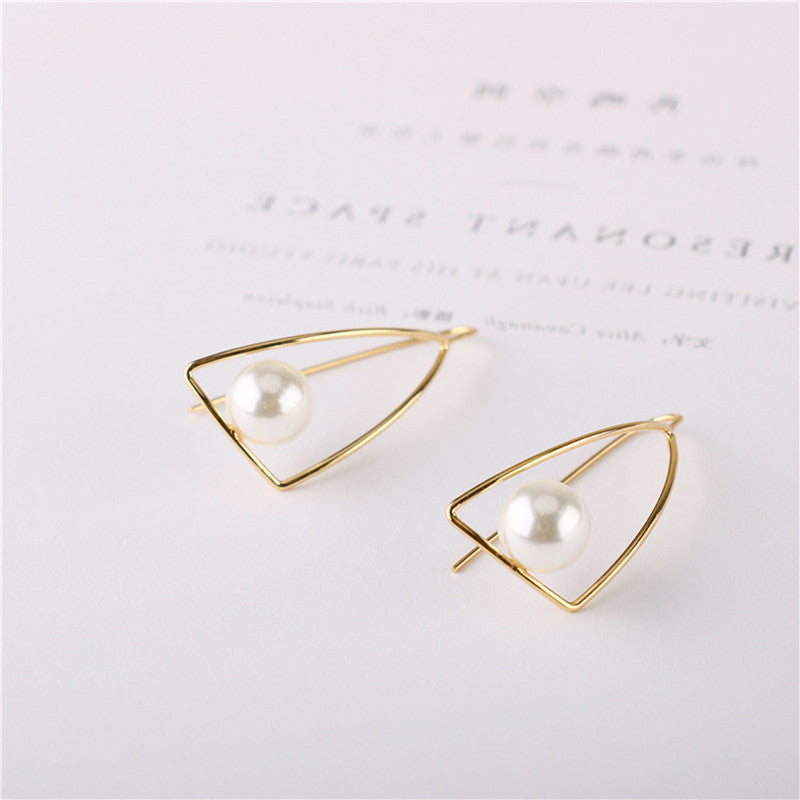 Curved Geometric Triangle Pearl Earrings Ladies Alloy Earrings